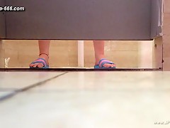 chinese girls go to toilet.115