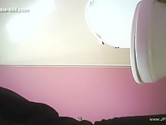 peeping thai girls go to toilet.5