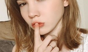 Alice_Hottie naked before webcam in live video chat