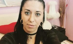 Aliceblack24 naked before webcam in live video chat