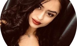 AlisiaBlake naked before webcam in live video chat