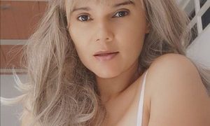 AngelaMar naked before webcam in live video chat