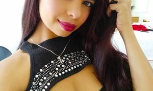 AniieCiro naked before webcam in live video chat