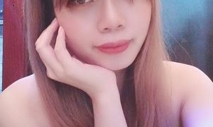 Asian_Luna naked before webcam in live video chat
