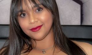 Candy_Brown_ naked before webcam in live video chat