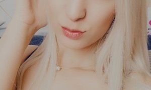 CaraLoveS naked before webcam in live video chat