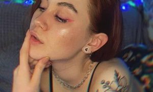 Cassie_Amber naked before webcam in live video chat