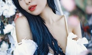 CutiePie60 naked before webcam in live video chat