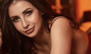 DarielleEve naked before webcam in live video chat