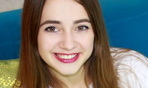DayanaCox naked before webcam in live video chat