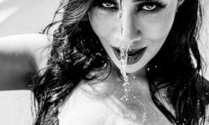 DianeHart_ naked before webcam in live video chat