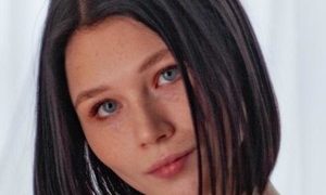 Dolly_Emma naked before webcam in live video chat