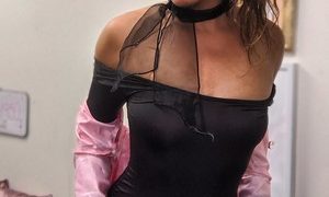 Dr_MylaBanks naked before webcam in live video chat