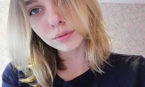 ElaineAudley naked before webcam in live video chat