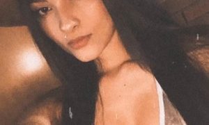 Eliza_jones naked before webcam in live video chat