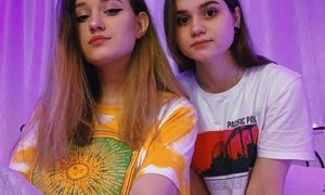 EllisEkans naked before webcam in live video chat