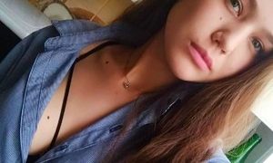 EmeraldRu naked before webcam in live video chat