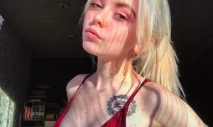EmillyClark naked before webcam in live video chat