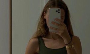 Emily_Willis naked before webcam in live video chat