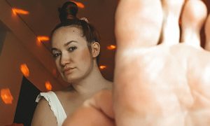 Feet4lick naked before webcam in live video chat