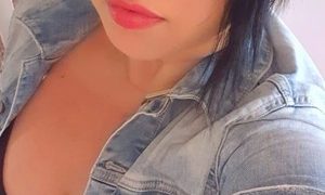 Gabbiestarr naked before webcam in live video chat