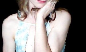 HadleyXOXO naked before webcam in live video chat