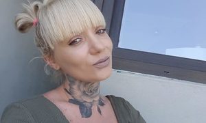 HottMilf81 naked before webcam in live video chat
