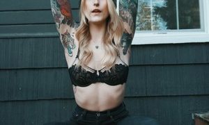 JenniLane naked before webcam in live video chat