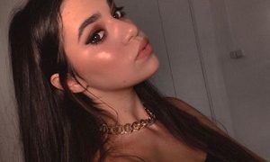 Juli_e naked before webcam in live video chat