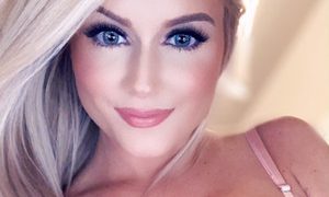 Katy_Kat_ naked before webcam in live video chat
