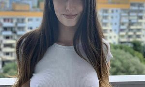 Kraken_girl naked before webcam in live video chat