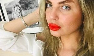 LisaDollJ naked before webcam in live video chat