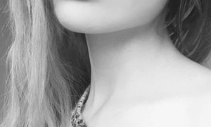 Little_leia naked before webcam in live video chat