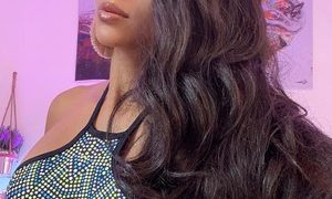 Luxury_alanna naked before webcam in live video chat