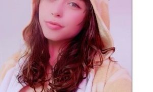 Makiyahbelle naked before webcam in live video chat