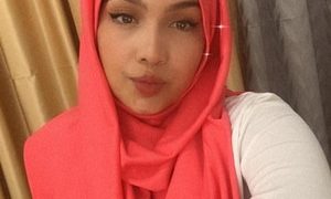 Maysoon_ naked before webcam in live video chat