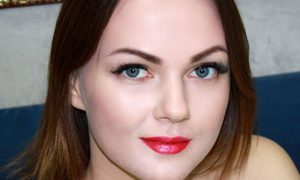 MelannieMorri naked before webcam in live video chat
