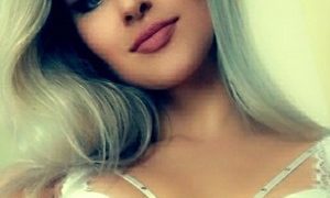 Melissa_juicy naked before webcam in live video chat