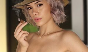 Michusaudade naked before webcam in live video chat