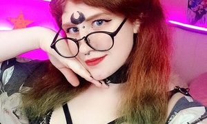 MiraReed naked before webcam in live video chat
