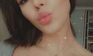 MissNelly_ naked before webcam in live video chat