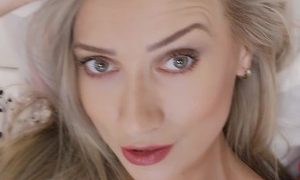 NaimaZeido naked before webcam in live video chat