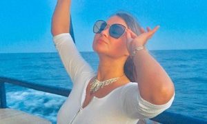 Nikole_gold naked before webcam in live video chat