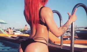 Red_Roose naked before webcam in live video chat