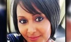 rose_xxx naked before webcam in live video chat