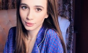 RoselynTravis naked before webcam in live video chat