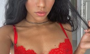 RoxyMegan naked before webcam in live video chat