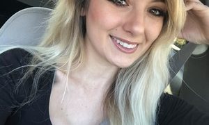 Sammy_gray naked before webcam in live video chat