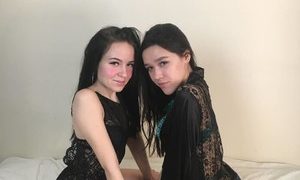 Space_Dreamm naked before webcam in live video chat