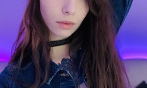 Summer_Hug naked before webcam in live video chat